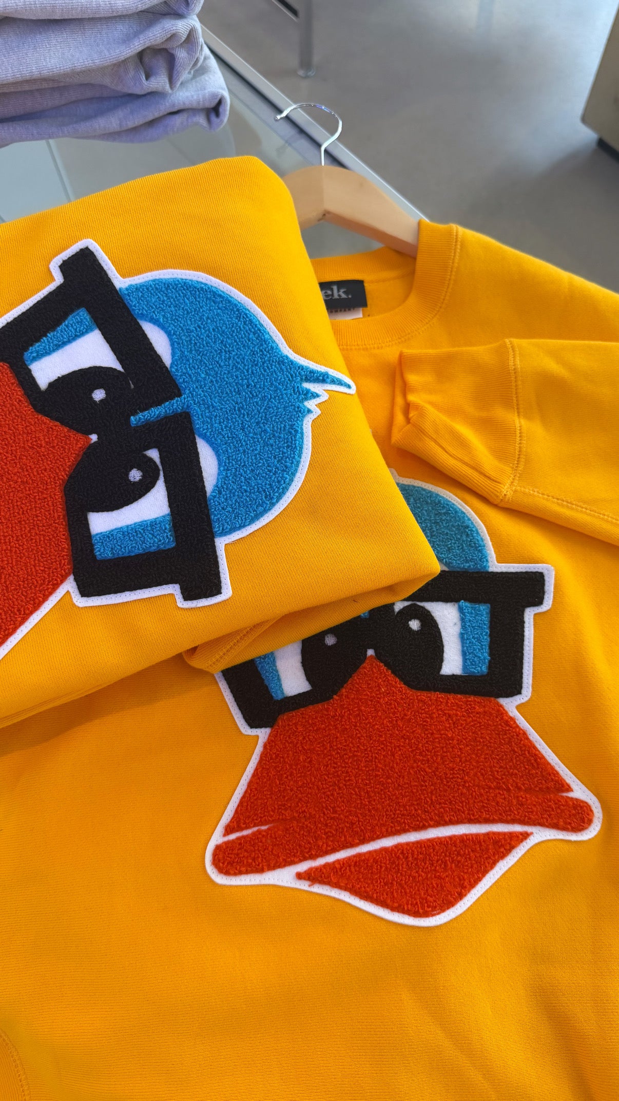 CLASSIC DUCK CHENILLE PATCH CREW NECK