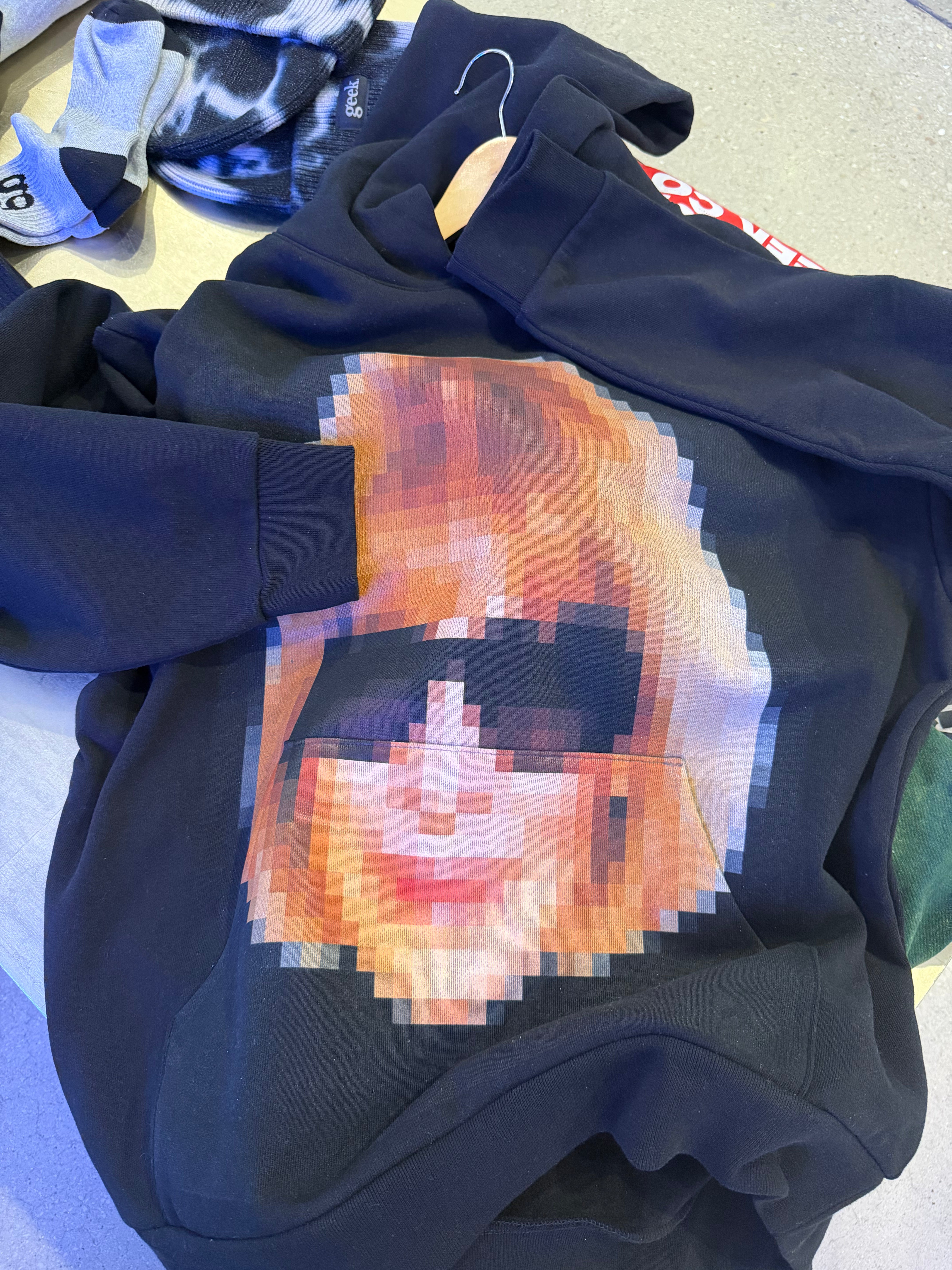 ANNA WINTOUR GHETTO RUNWAYS HOODIE (BLACK)